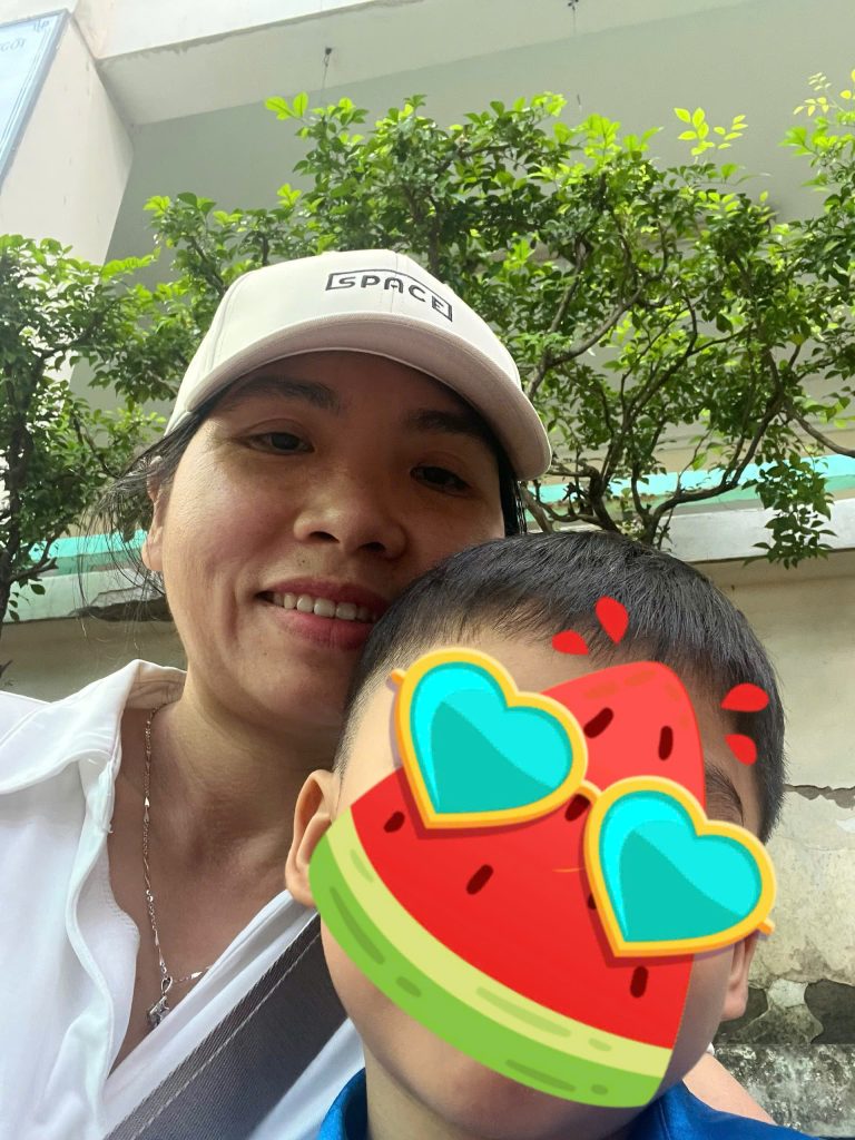 Fun and active babysitting walk around the city - English-speaking babysitter Anh Nguyen in Vietnam