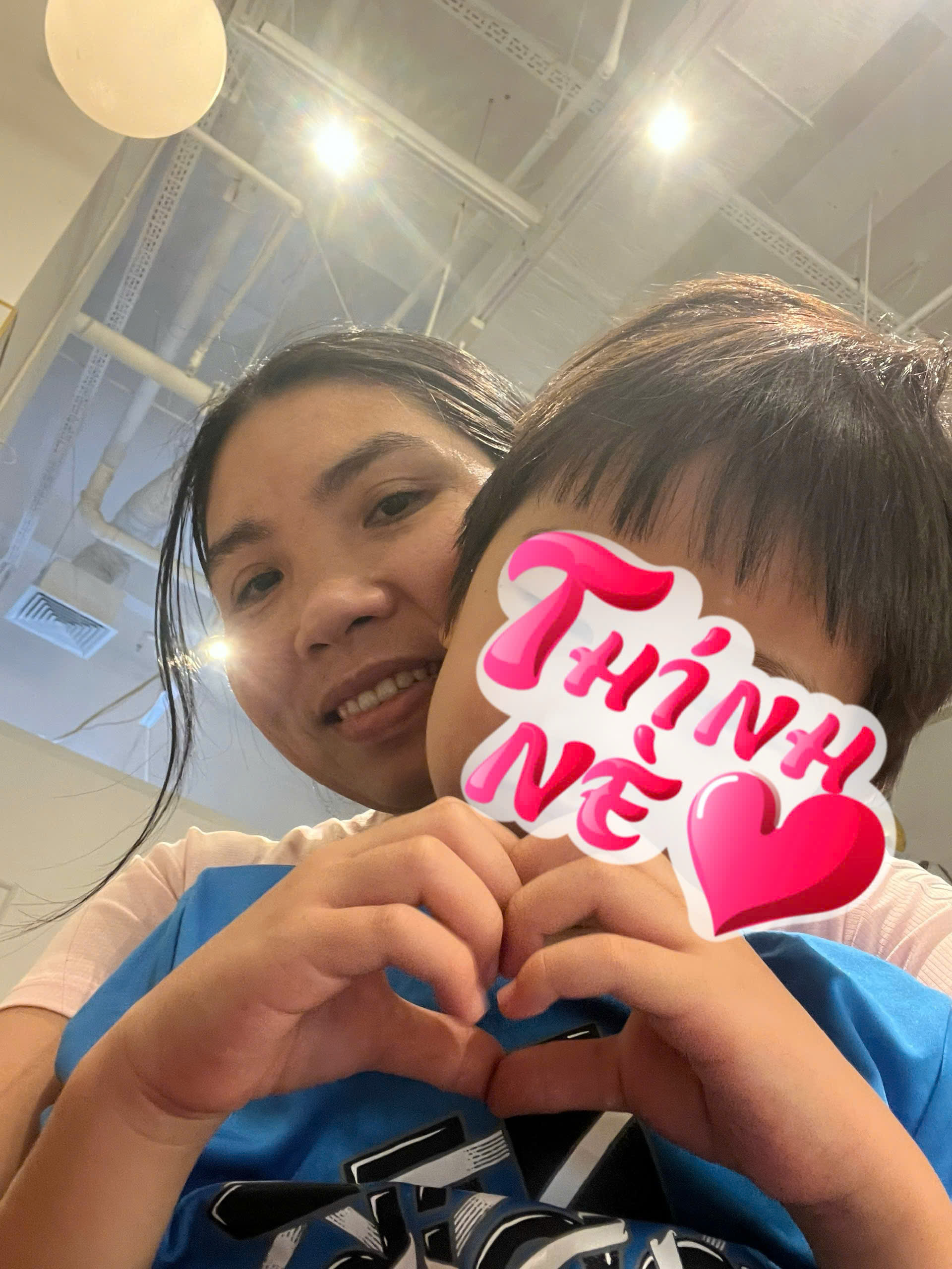 Hotel Babysitting Services vs. Independent Nannies: Which is Better?